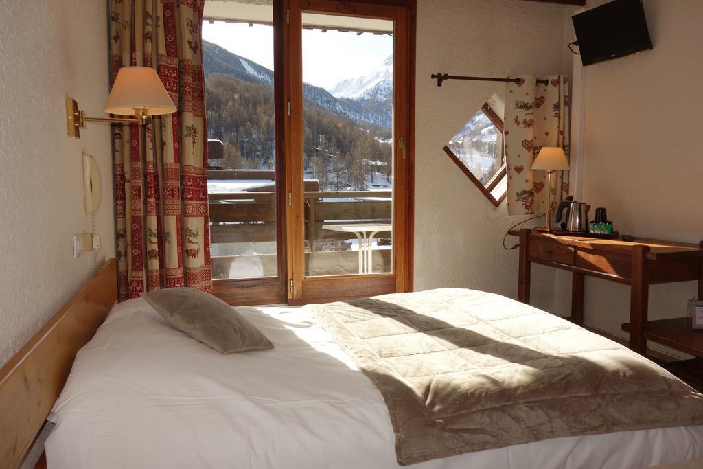 Hotel L'Escale Blanche Les Orres Rom bilde